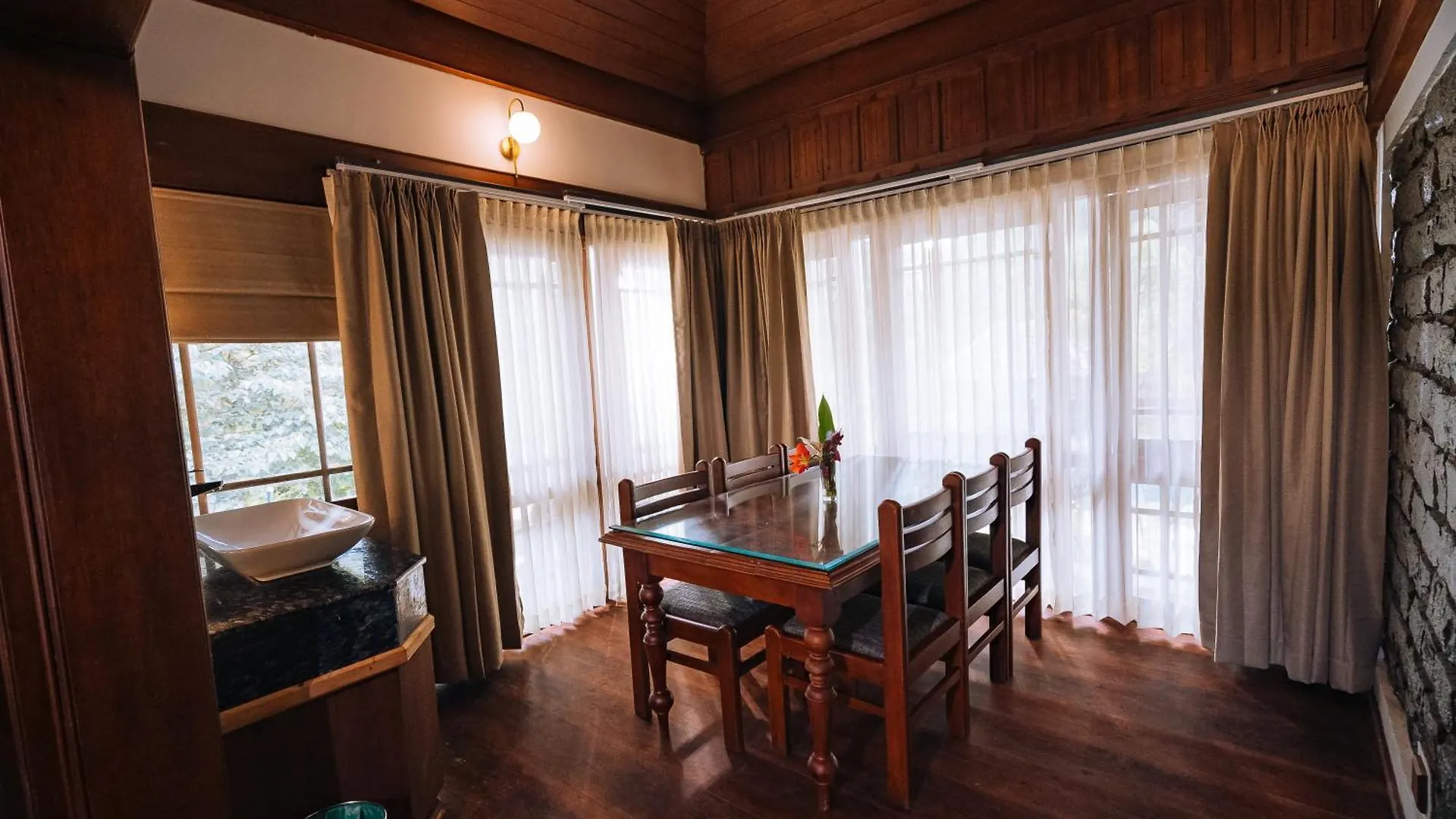 Elixir Woods Luxury Resort And Spa, Munnar