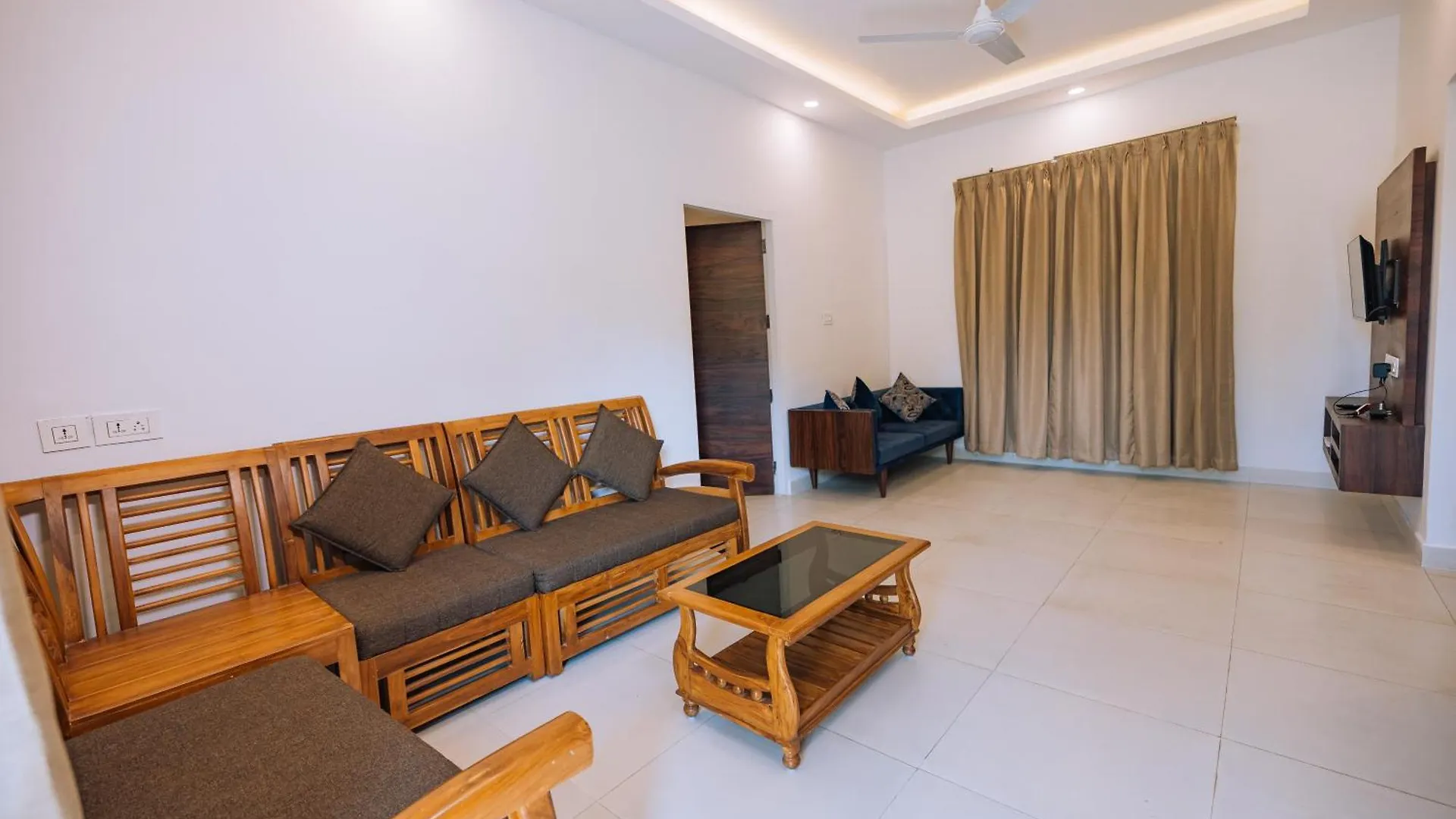 Elixir Woods Luxury Resort And Spa, Munnar 4*,