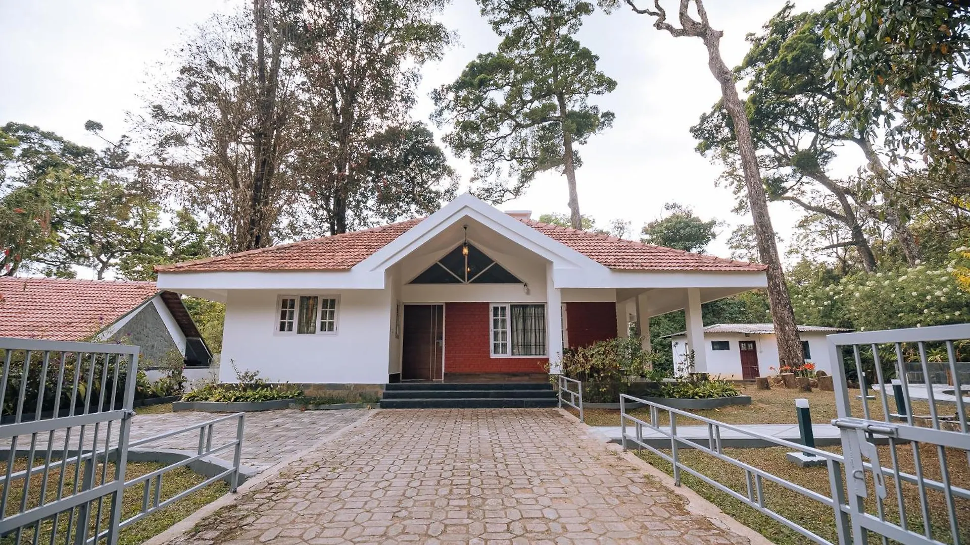 Elixir Woods Luxury Resort And Spa, Munnar 4*,  India