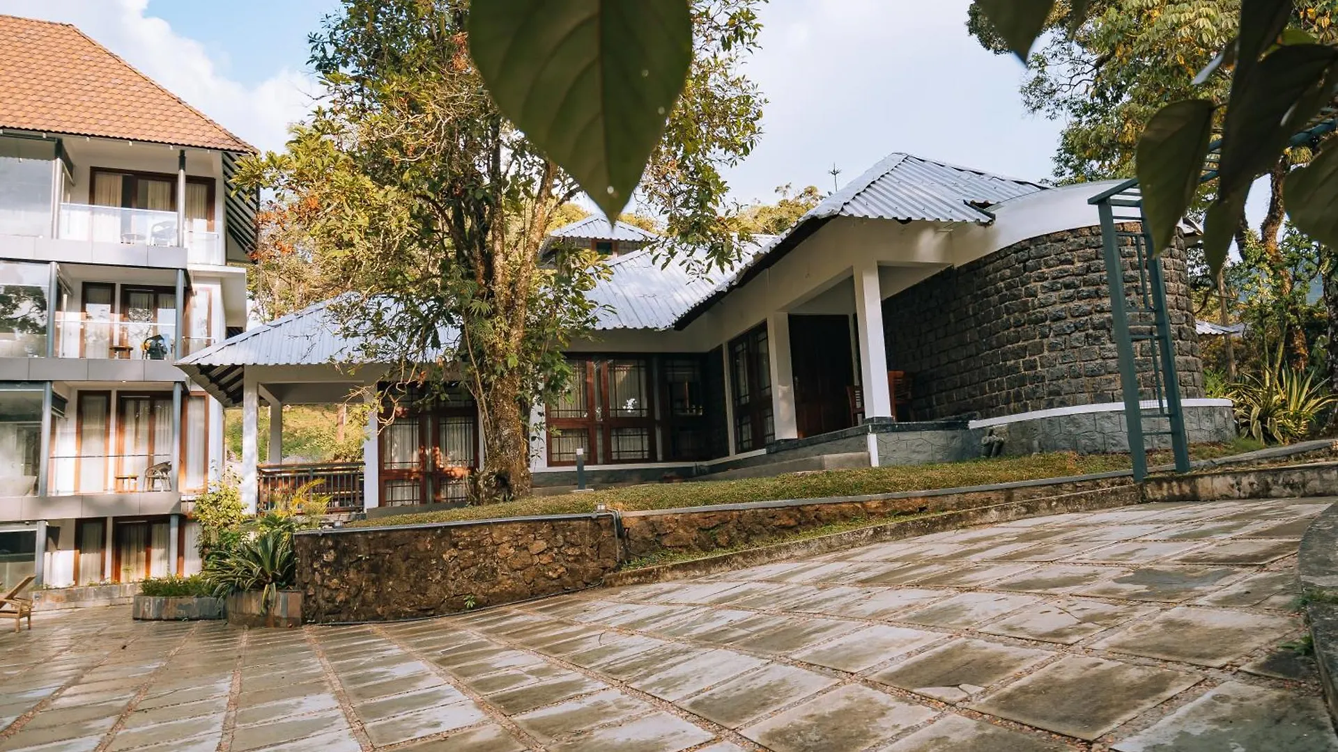 Elixir Woods Luxury Resort And Spa, Munnar 4*,  India
