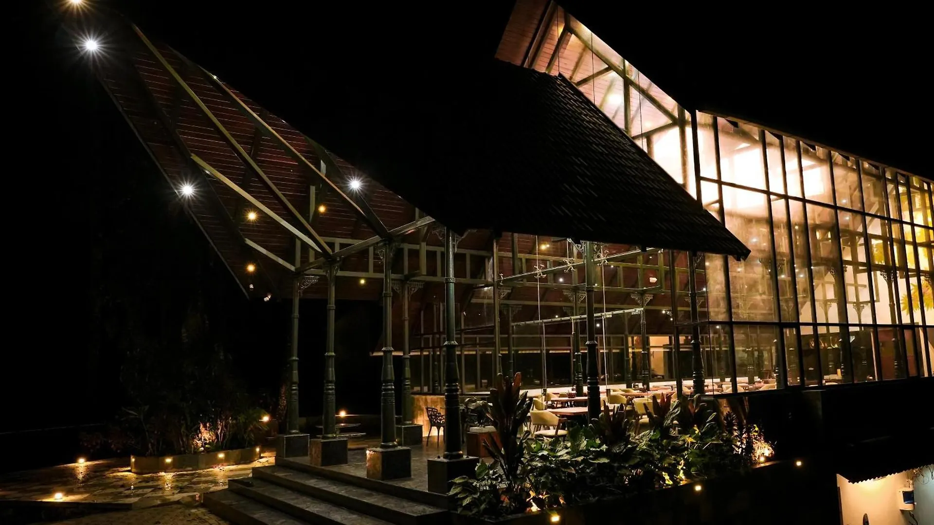 Elixir Woods Luxury Resort And Spa, Munnar 4*,  India