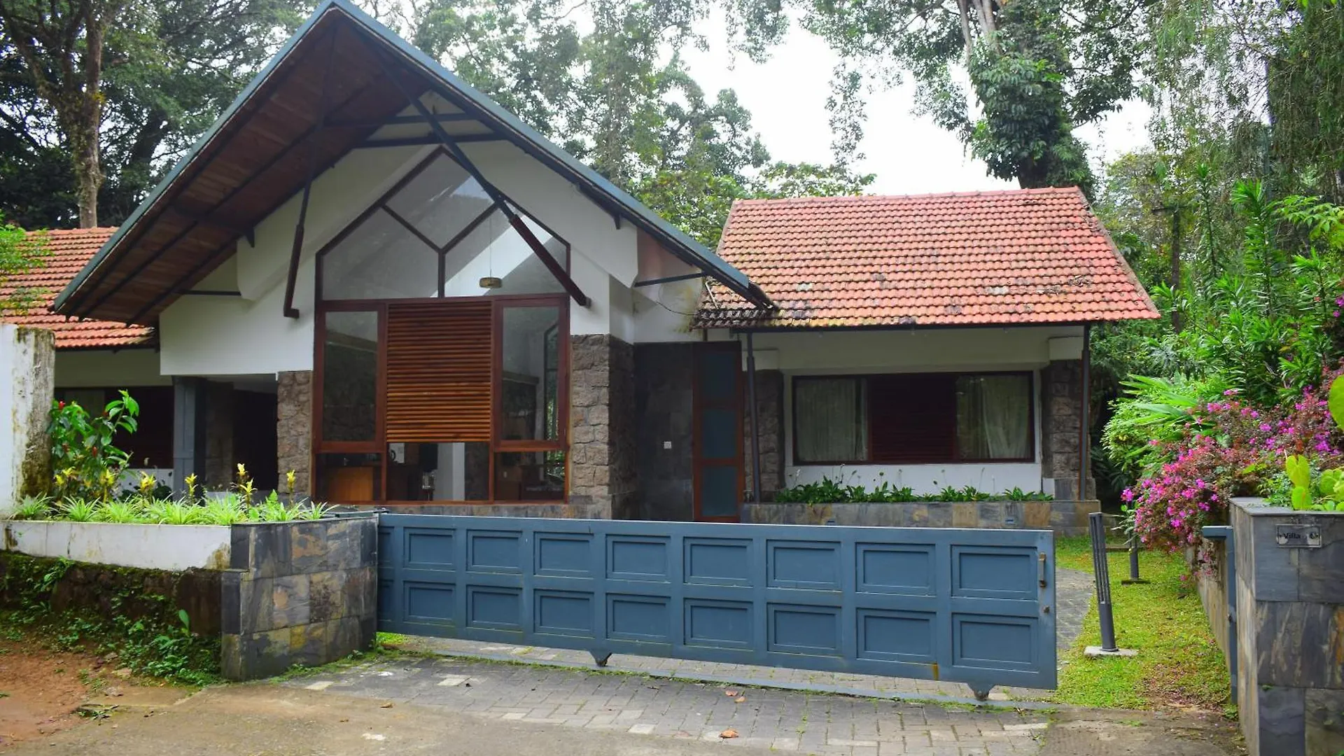 Elixir Woods Luxury Resort And Spa, Munnar 4*,  India